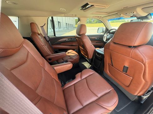 Used 2017 Cadillac Escalade Luxury RWD image 24