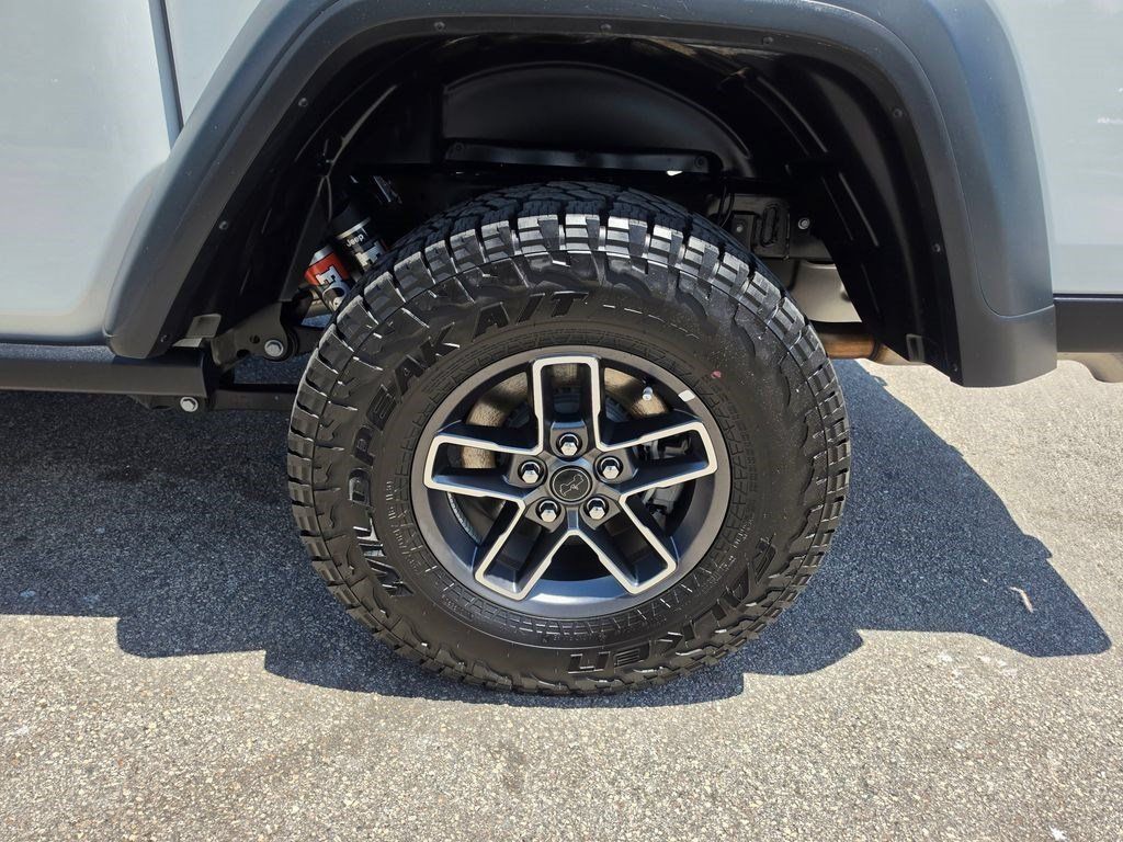 Used 2026 Jeep Gladiator Mojave AWD/4WD image 32