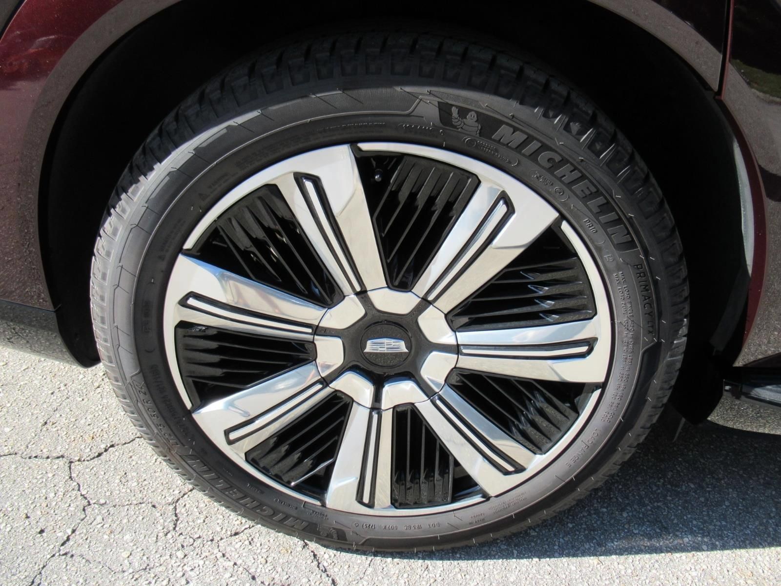 Used 2026 Cadillac Escalade IQ Luxury 2 w/ LPO, Premium Carpet Package AWD/4WD image 8