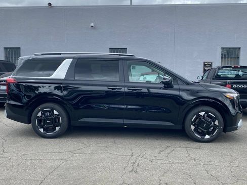 New 2026 Kia Carnival EX FWD image 2