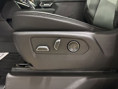 New 2025 GMC Sierra 3500 Denali w/ Denali Reserve Package image 17