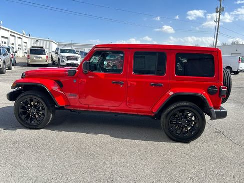 Used 2025 Jeep Wrangler Unlimited Sahara w/ Safety Group image 4