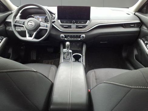 Used 2023 Nissan Altima 2.5 SV w/ SV Premium Package image 8