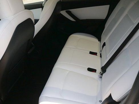 Used 2021 Tesla Model Y Long Range image 14