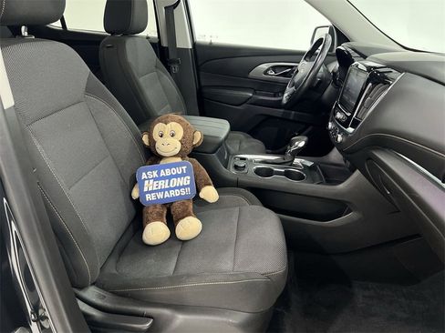 Used 2021 Chevrolet Traverse LT image 22