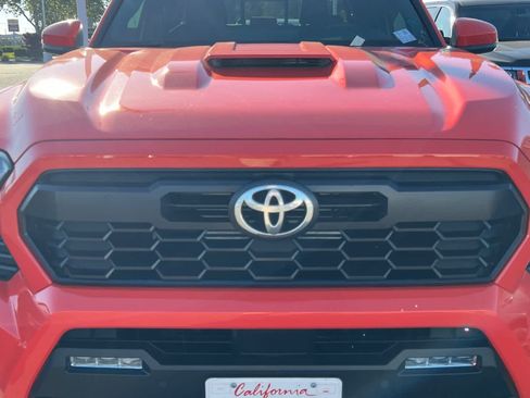 Used 2024 Toyota Tacoma TRD Sport w/ TRD Sport Upgrade Package AWD/4WD image 12