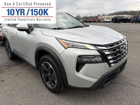 Used 2024 Nissan Rogue SV image 3