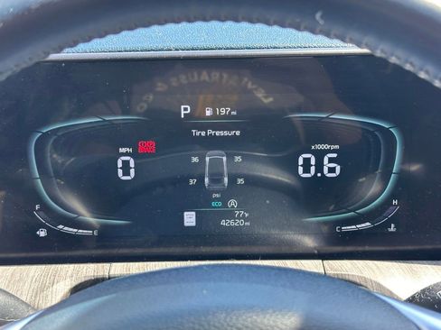 Used 2024 Kia Telluride EX w/ EX Captain's Chair Package image 29