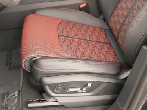 New 2026 Audi RS Q8 performance image 25