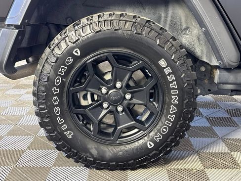 Used 2023 Jeep Wrangler Unlimited w/ Cold Weather Group AWD/4WD image 15