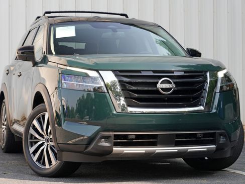 Used 2022 Nissan Pathfinder Platinum w/ Cargo Package FWD image 2