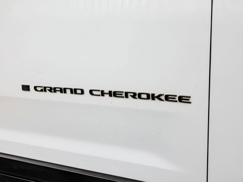 Used 2023 Jeep Grand Cherokee L Laredo AWD/4WD image 11