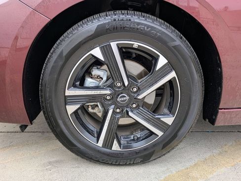 Used 2025 Nissan Sentra SV FWD image 31