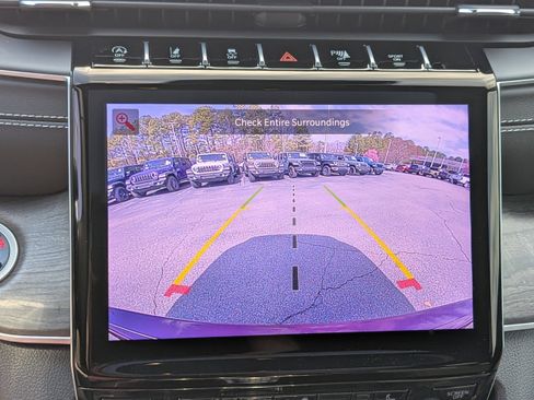 Certified 2025 Jeep Grand Cherokee Limited w/ Black Appearance Package image 24