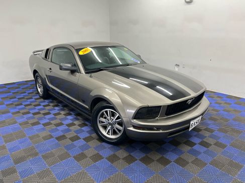 Used 2005 Ford Mustang Deluxe image 27
