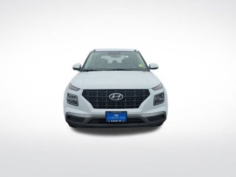 Used 2023 Hyundai Venue SE image 2