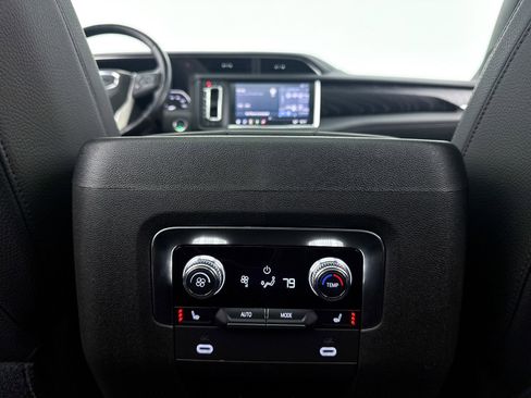 Used 2021 GMC Yukon Denali image 30