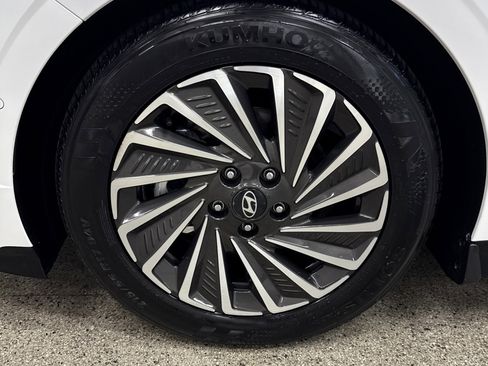 Used 2025 Hyundai Sonata Limited image 2