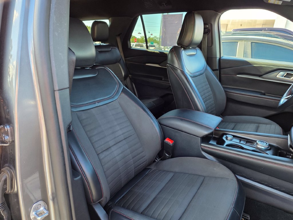 Used 2025 Ford Explorer ST-Line w/ Premium Package RWD image 27