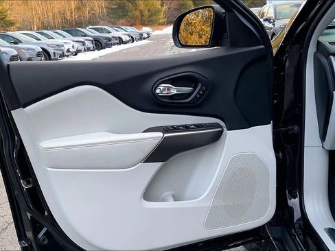 Used 2020 Jeep Cherokee Limited image 22