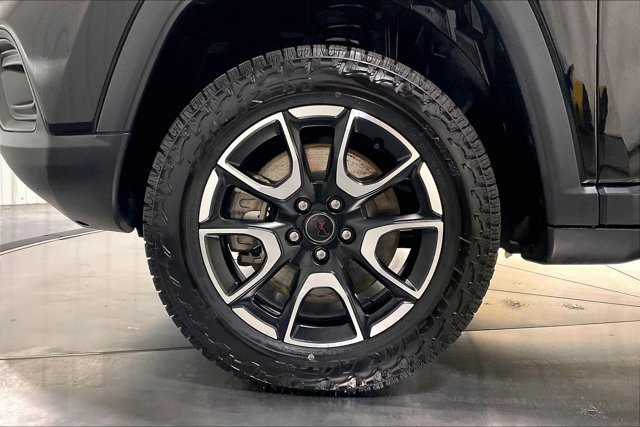 Used 2025 Jeep Compass Trailhawk w/ Sun & Sound Group AWD/4WD image 9