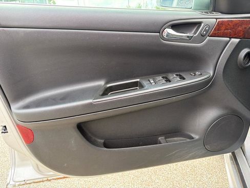 Used 2011 Chevrolet Impala LS FWD image 12