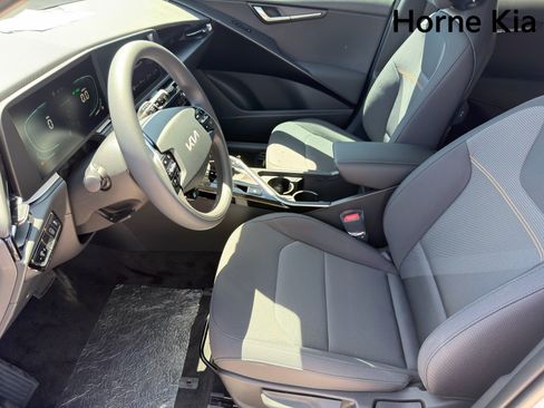 New 2026 Kia Niro LX FWD image 9