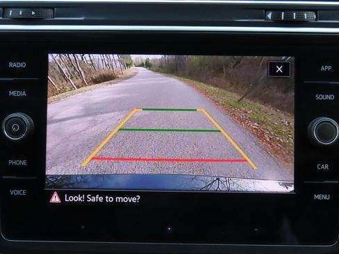 Used 2024 Volkswagen Tiguan SE R-Line image 8