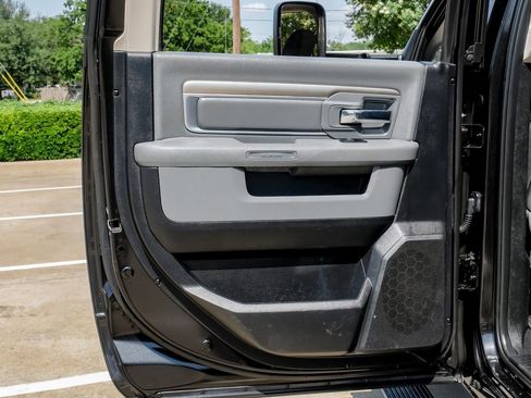 Used 2016 RAM 2500 Lone Star w/ Black Appearance Group image 38