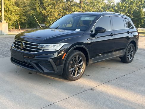 Certified 2022 Volkswagen Tiguan SE FWD image 4