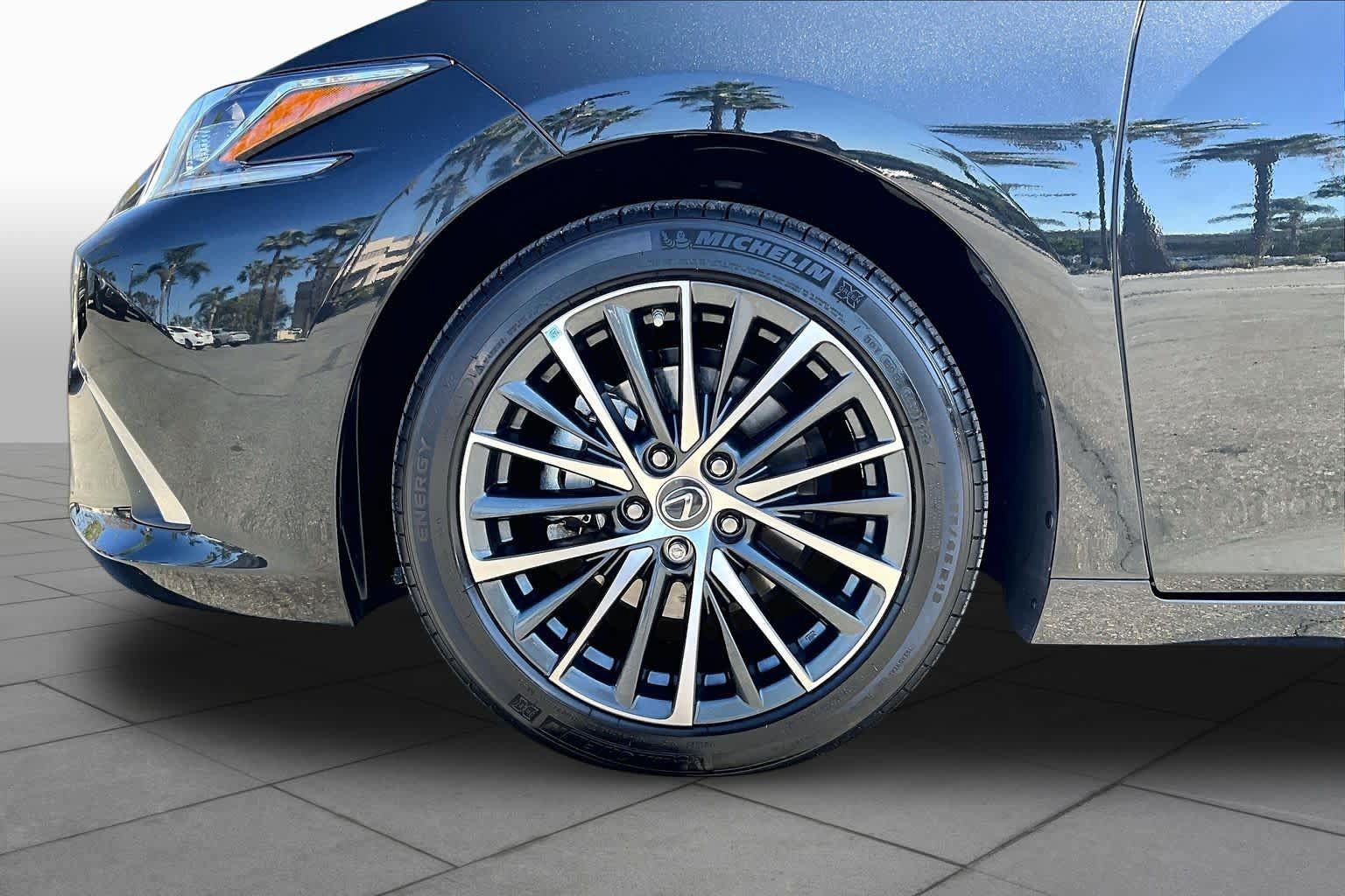Certified 2024 Lexus ES 350 w/ Premium Package FWD image 10