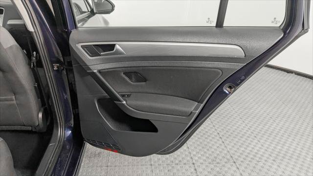 Used 2017 Volkswagen Golf S AWD/4WD image 19