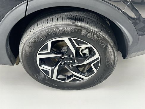 Used 2025 Kia Sportage LX image 11