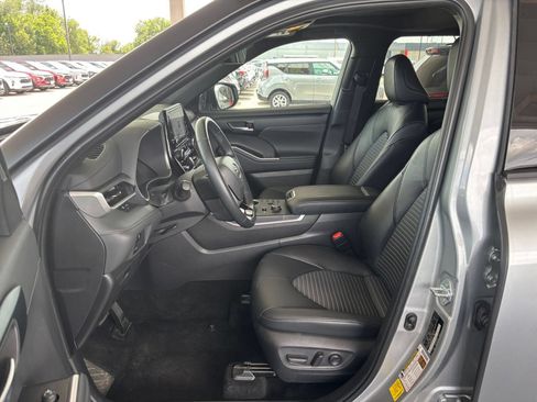Used 2025 Toyota Highlander XSE AWD/4WD image 28