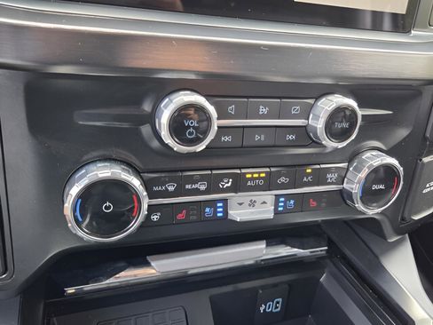 Used 2024 Ford F250 Lariat w/ Lariat Ultimate Package AWD/4WD image 20