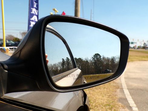 Used 2014 Hyundai Elantra SE image 19