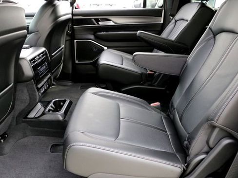New 2026 Jeep Grand Wagoneer 4WD image 18