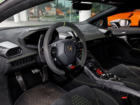 Used 2018 Lamborghini Huracan Performante AWD/4WD image 42