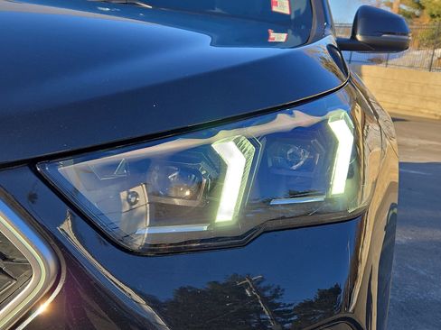 Used 2025 BMW X2 xDrive28i w/ Premium Package image 9