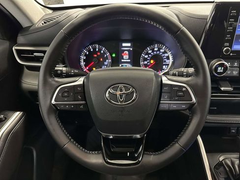 Used 2020 Toyota Highlander LE image 20