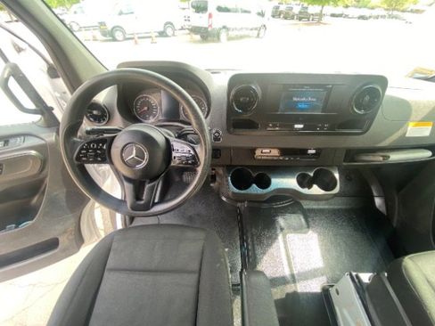 Used 2023 Mercedes-Benz Sprinter 2500 image 22