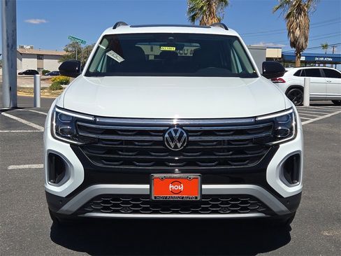New 2025 Volkswagen Atlas Peak Edition SE image 3