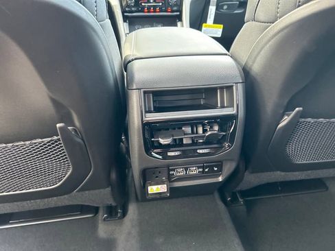 New 2025 Jeep Grand Cherokee Limited w/ Luxury Tech Group II image 22