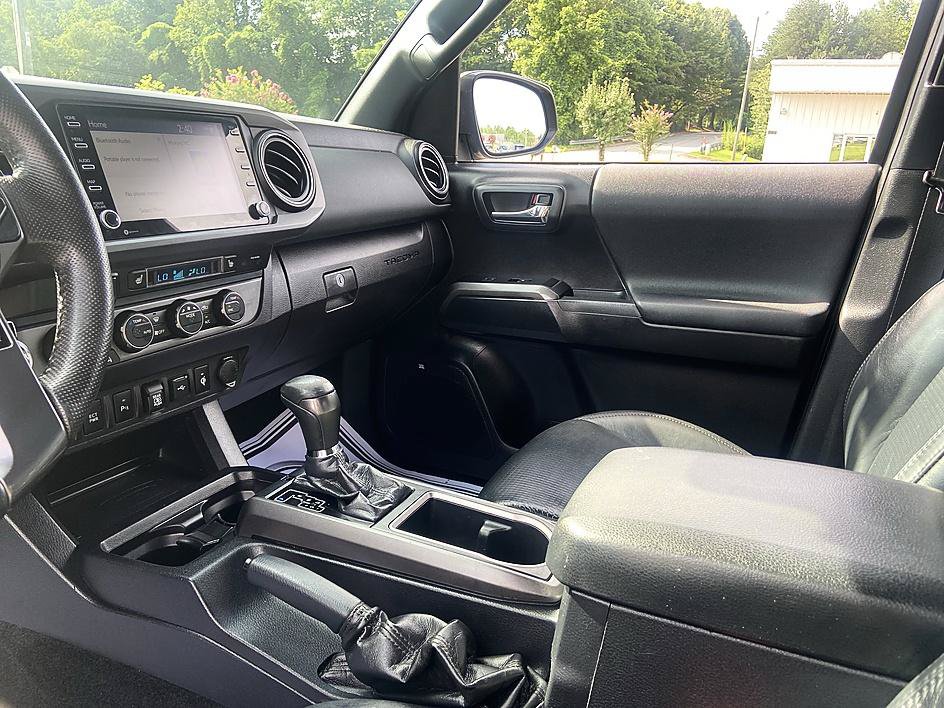 Used 2020 Toyota Tacoma TRD Sport w/ TRD Premium Sport Package AWD/4WD image 19