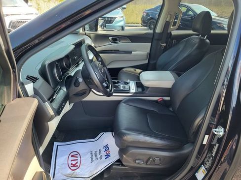 Used 2022 Kia Carnival LX FWD image 10