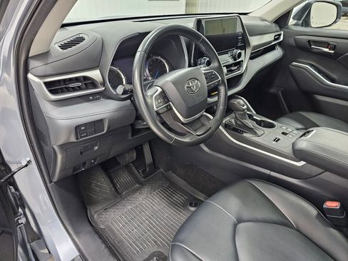 Used 2023 Toyota Highlander XLE image 27