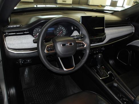 Used 2023 Jeep Compass Latitude w/ Convenience Group AWD/4WD image 9