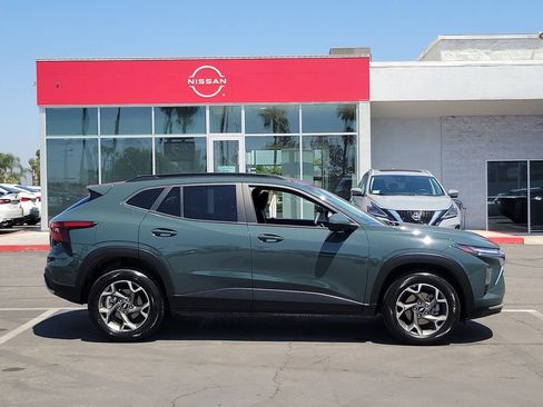Used 2025 Chevrolet Trax LT FWD image 32