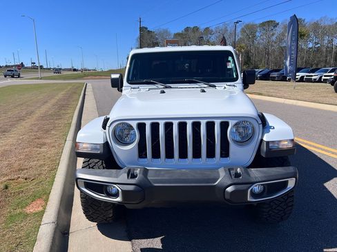Certified 2021 Jeep Gladiator Overland w/ Popular Equipment Package image 15