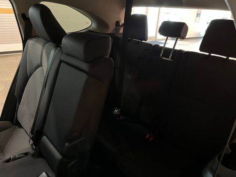 Used 2025 Toyota Highlander LE FWD image 30